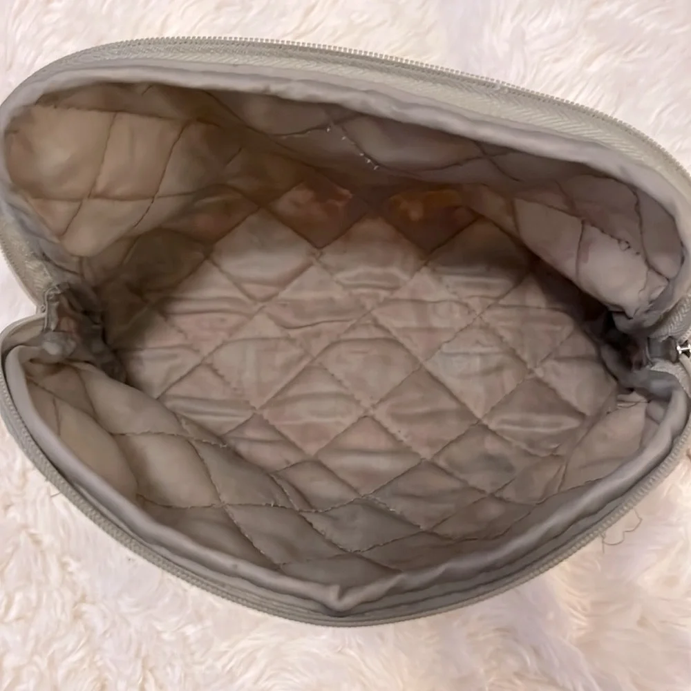 Two Women’s Matching Quilted Floral Zipper Pocket Make-up Bags